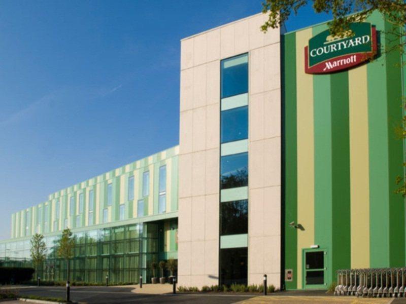 Courtyard By Marriott London Gatwick Airport Hotel Crawley  Exterior foto