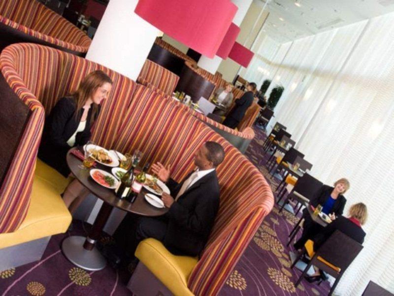 Courtyard By Marriott London Gatwick Airport Hotel Crawley  Instalações foto